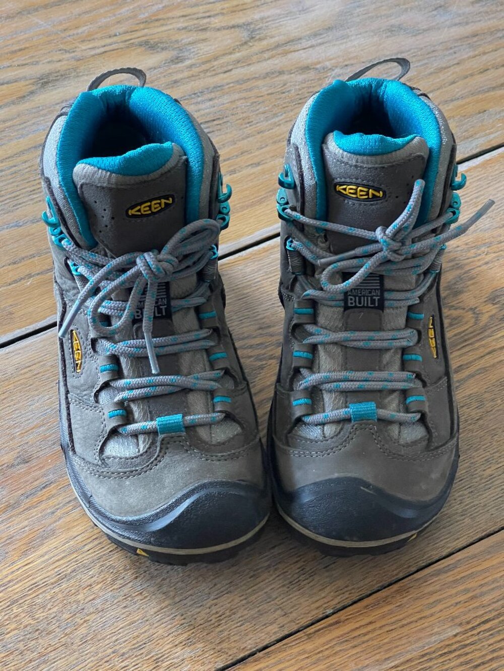 KEEN Durand mid waterproof euro 36/US 6 hiking shoe excellent cond!